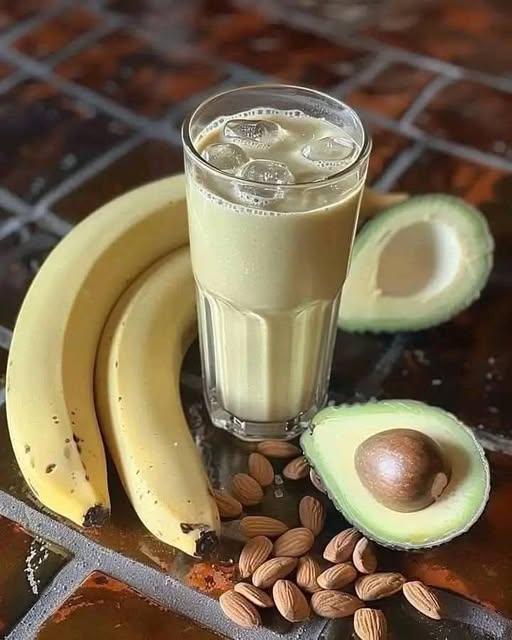 Creamy Almond Banana Avocado Smoothie with Honey